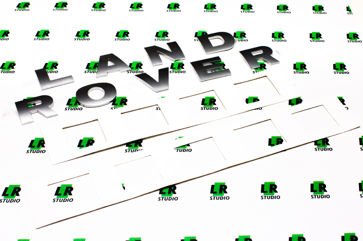 Буквы Land Rover серые 3,6см