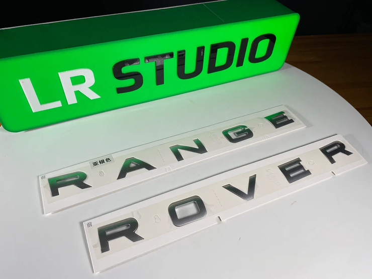 Буквы Range Rover L460 серые глянцевые на капот 2022+