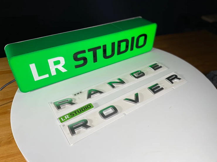 Буквы Range Rover L460 серые глянцевые на капот 2022+