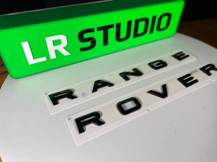 Буквы Range Rover L460 черные глянцевые на капот 2022+