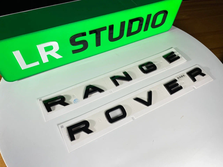Буквы Range Rover L460 черные глянцевые на капот 2022+