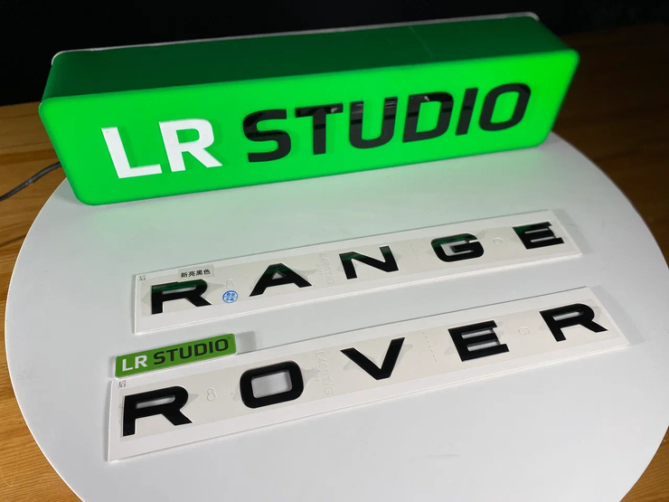 Буквы Range Rover L460 черные глянцевые 2022+ на крышку багажника